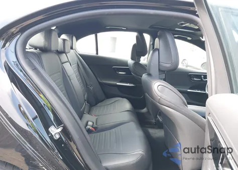 2023 Mercedes-Benz C 300 Sedan z USA, uszkodzony, nr VIN W1KAF4GB1PR131578